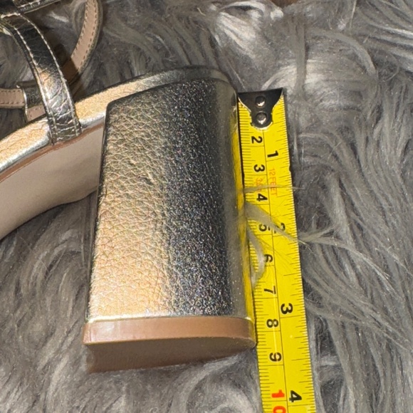 Jewel by Bailey Mischka Raina T-Strap Block Heel Evening Shoe Metallic Size 6.5 - Picture 7 of 9